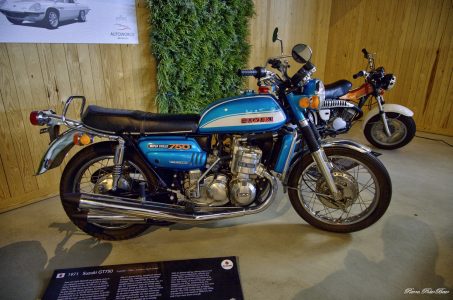 1971-Suzuki-GT750-01