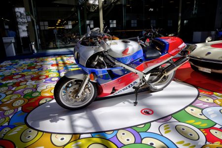 1988-Honda-VFR750RR-RC30-01-Réaliste