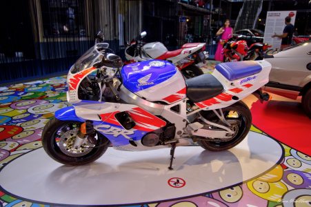 1992-Honda-CBR900RR-Fireblade-01-Realiste