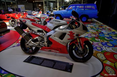 1998-Yamaha-YZF-R1-02-Realiste
