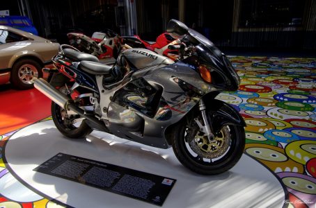 1999-Suzuki-GSX1300R-Hayabusa-03-Realiste