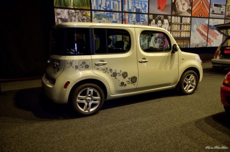 2009-Nissan-Cube-01