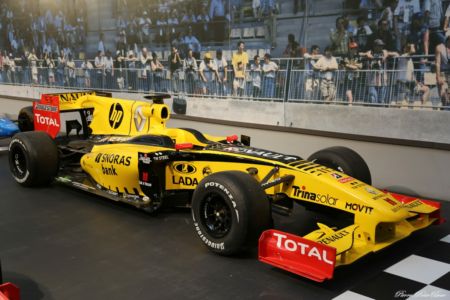 2010-Renault-F1-R30